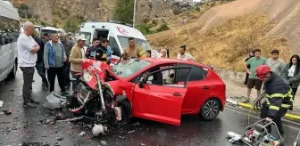 Nevşehir'de Turist Minibüsü ve Otomobil Çarpıştı: 6 Yaralı