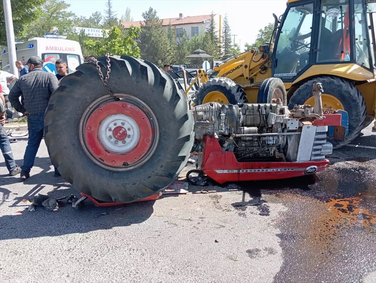 Nevşehir'de Traktör Kazası: 75 Yaşındaki Sürücü Ağır Yaralandı