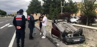 Kediye Çarpmamak İçin Manevra Yapan Sürücü Devrildi