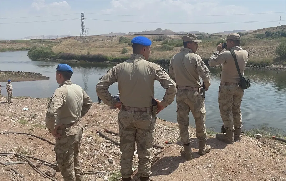 Kızılırmak'ta Kaybolan Genç İçin Arama Kurtarma Çalışması Başlatıldı