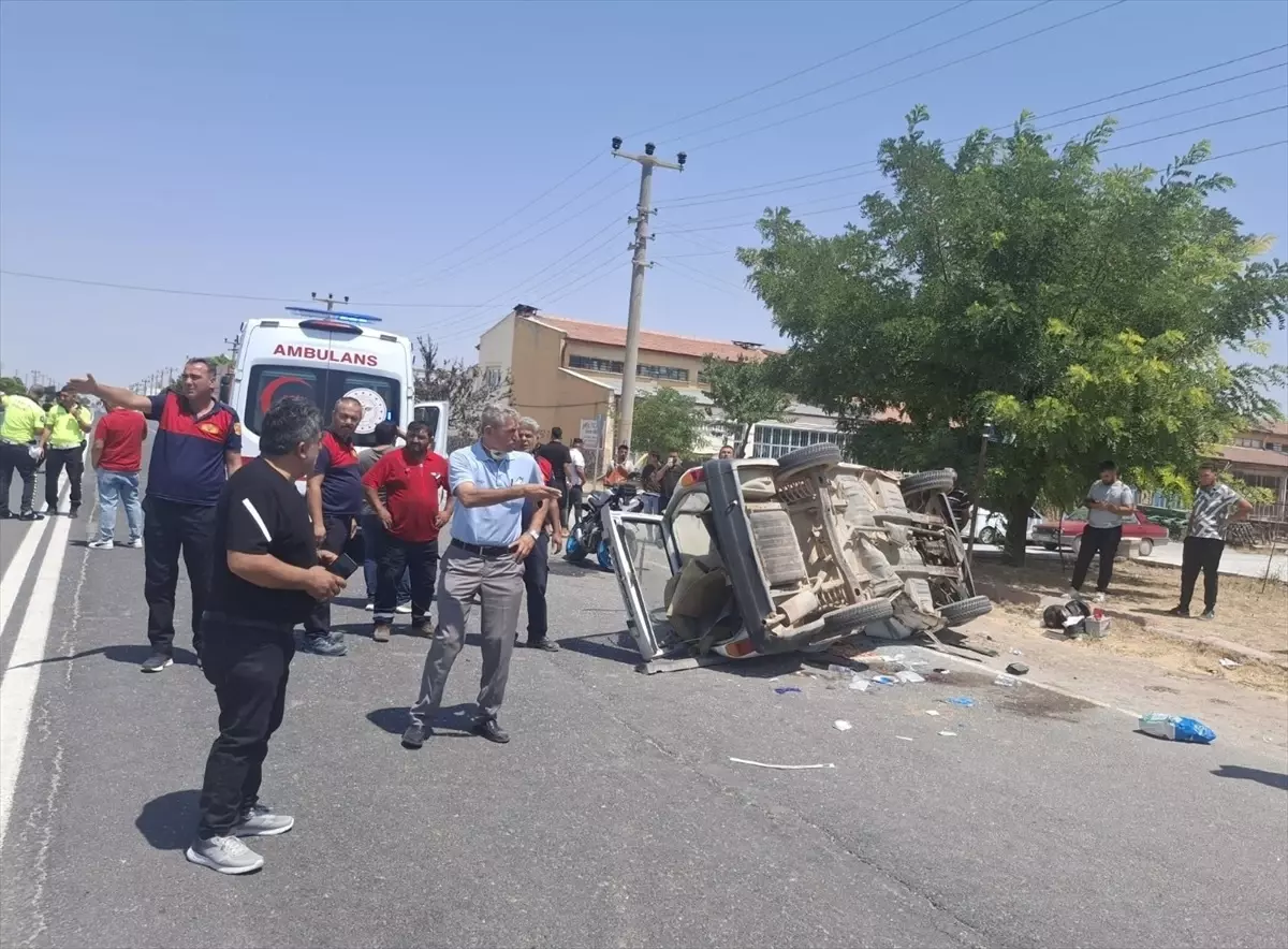 Kozaklı'da Otomobil ile Motosiklet Çarpıştı: 3 Yaralı