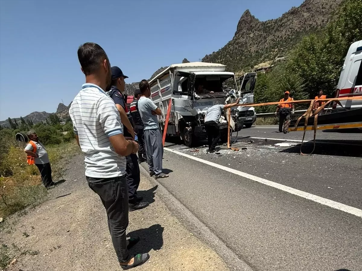 Niğde'de Trafik Kazası: 3 Yaralı