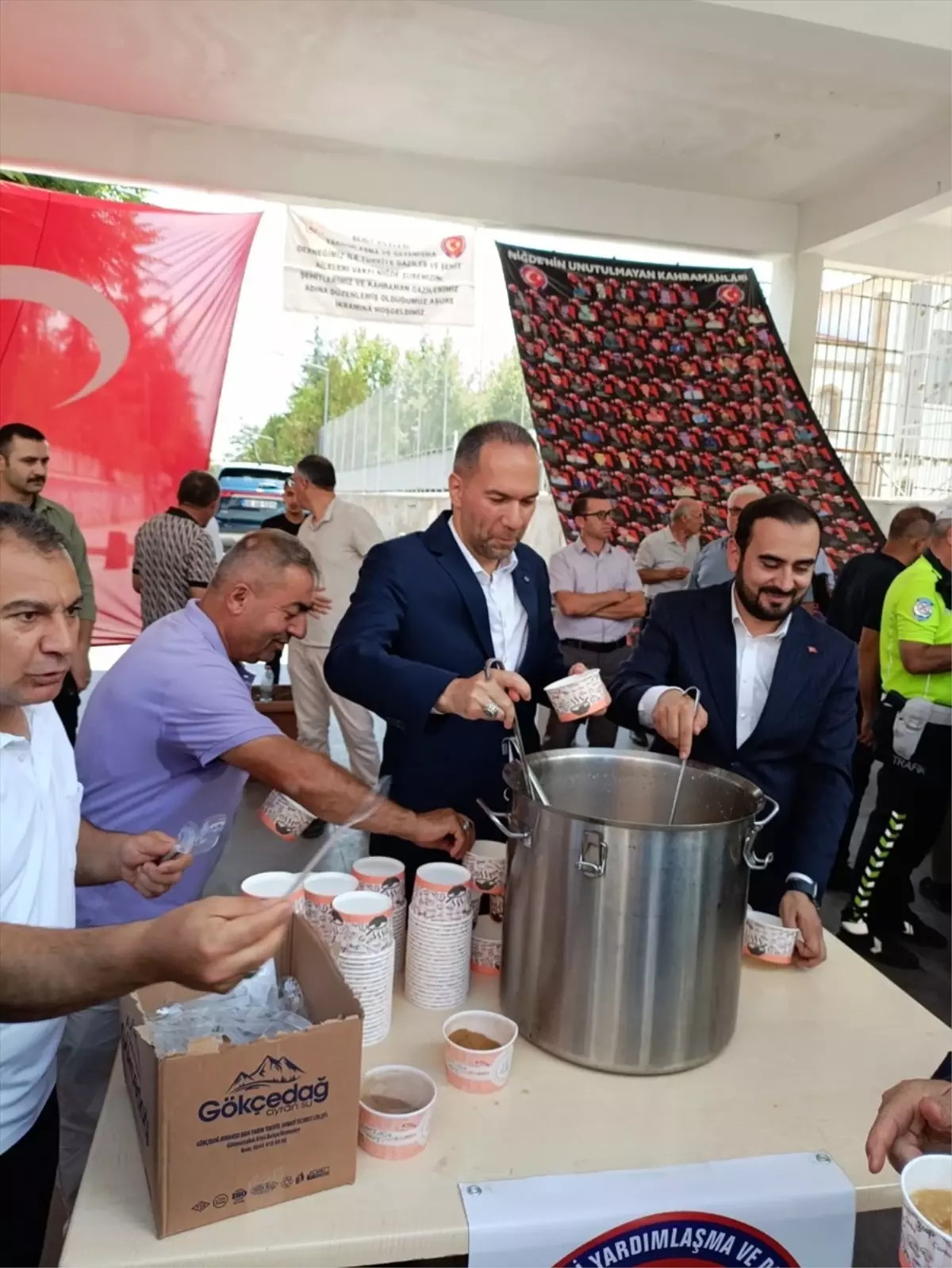 Niğde'de şehitler ve gaziler için aşure ikram edildi