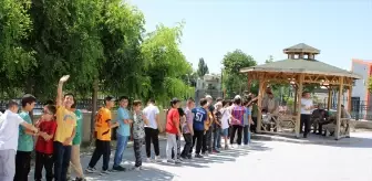 Kur'an Kursu Öğrencilerine Dondurma İkramı ve Balon Dağıtımı