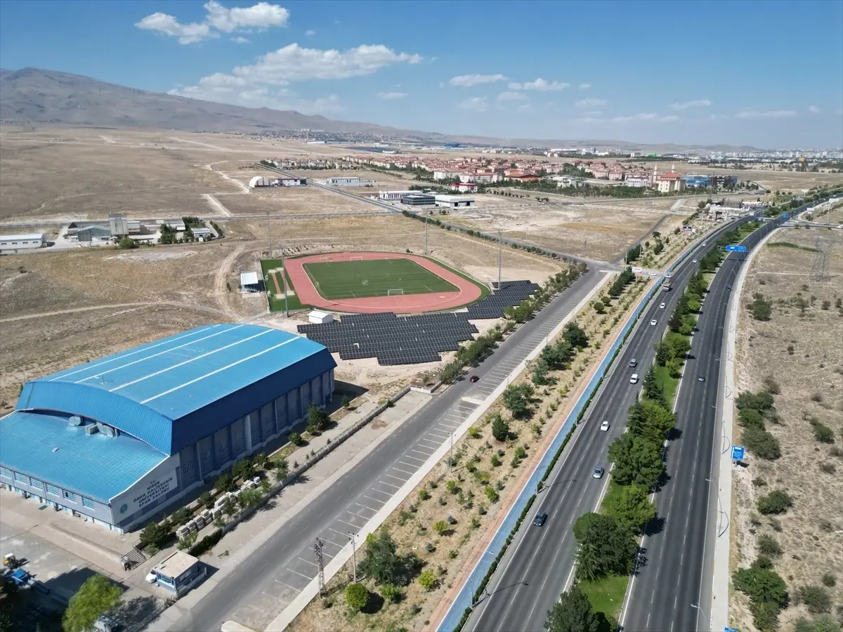 Niğde Ömer Halisdemir Üniversitesi Güneş Enerji Santrali Kurdu