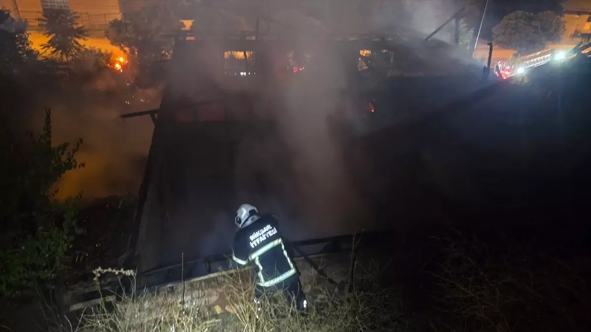 Niksar'da Yangın: Bir Ev Kullanılamaz Hale Geldi