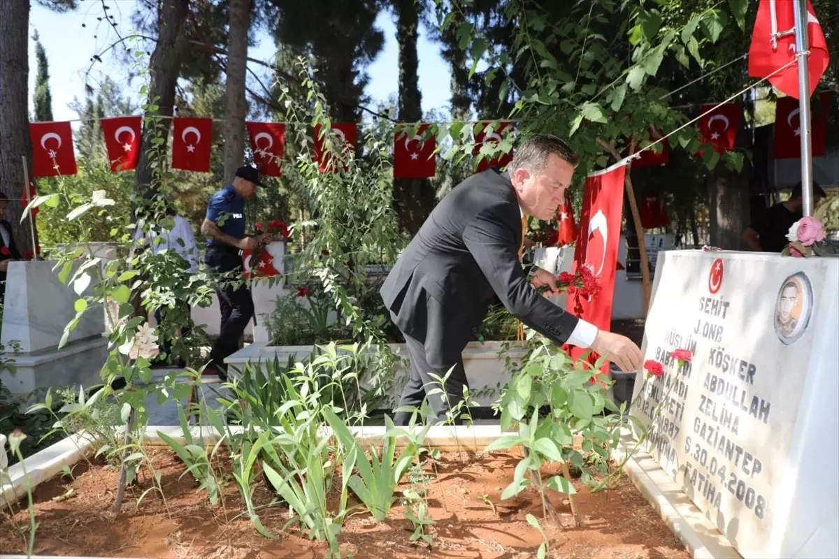 Nizip'te bayramlaşma programı düzenlendi