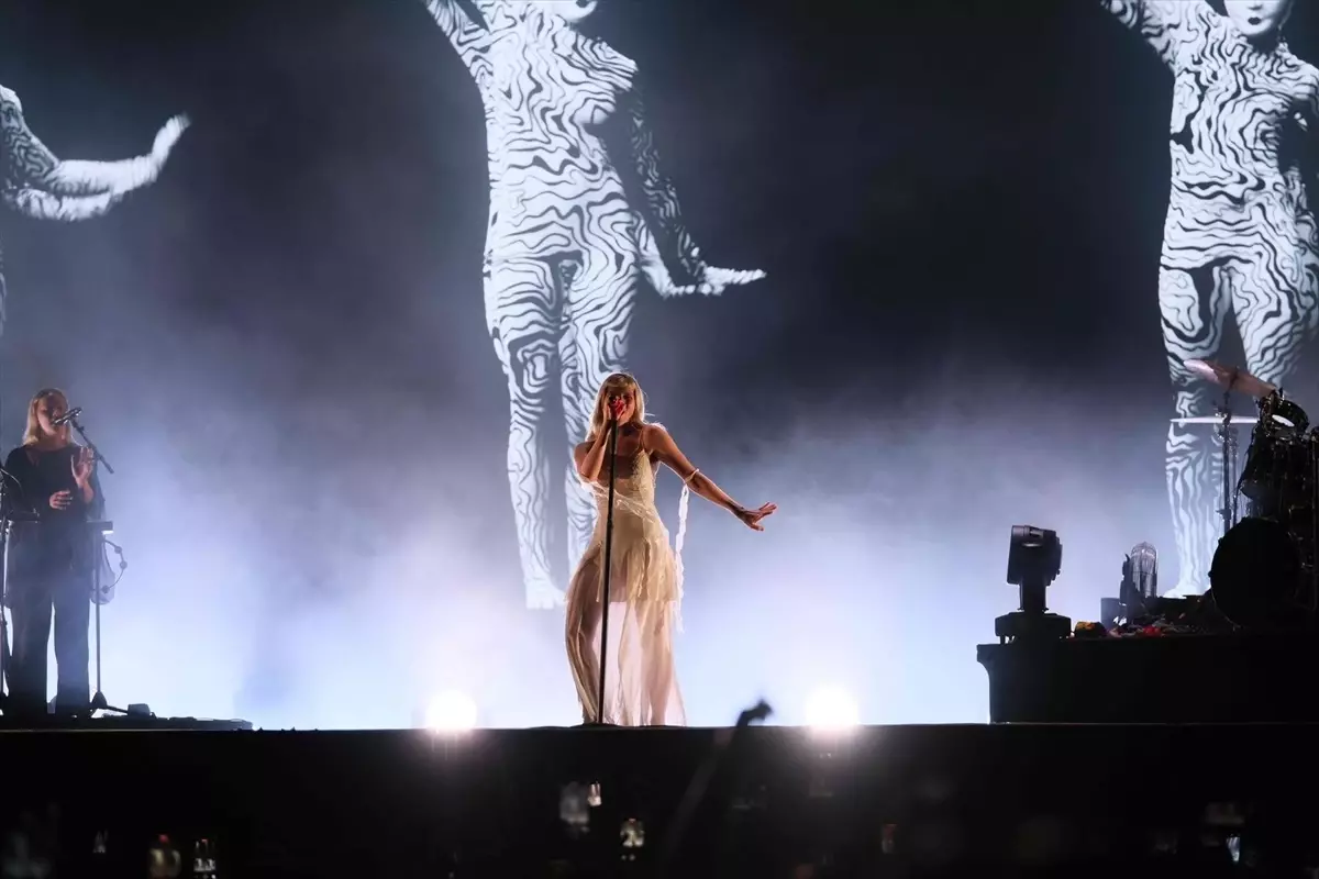 Aurora, İstanbul'da Sevgi Dolu Bir Konser Verdi