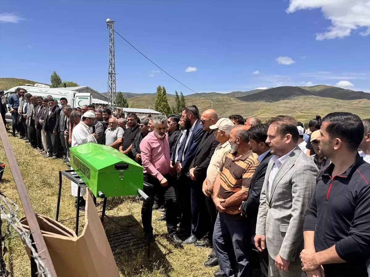 Kadir Canpolat'ın Cenazesi Toprağa Verildi