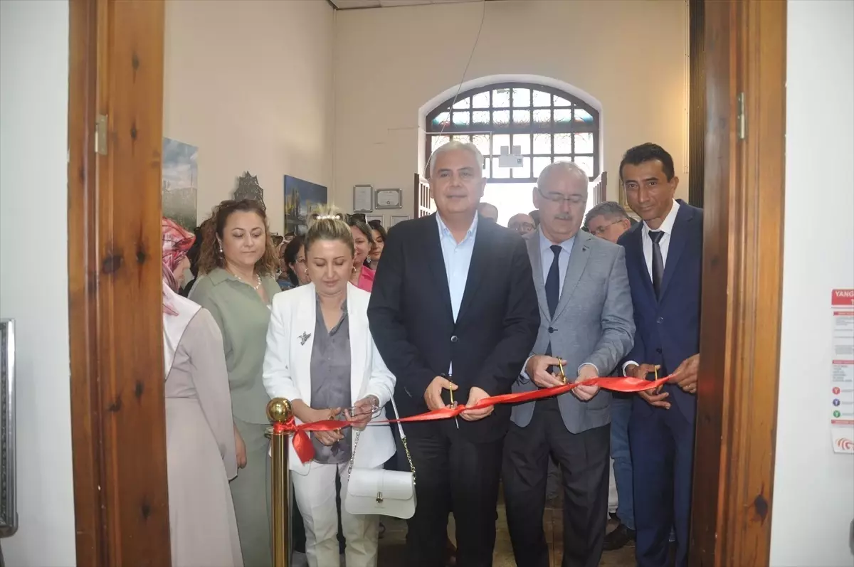 Ödemiş'te Halk Eğitim Kursiyerlerinin Ürünleri Sergilendi