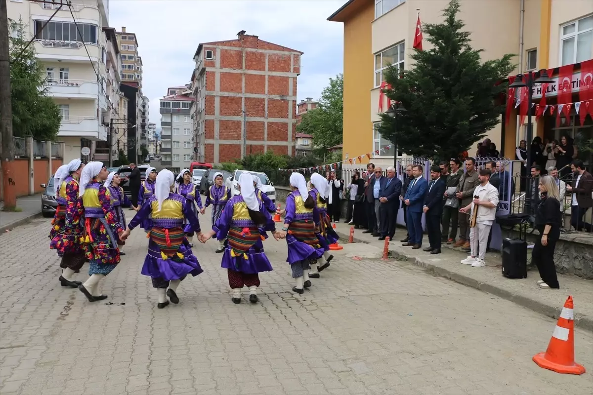 Of Halk Eğitimi Merkezi'nde Yıl Sonu Sergisi Açıldı