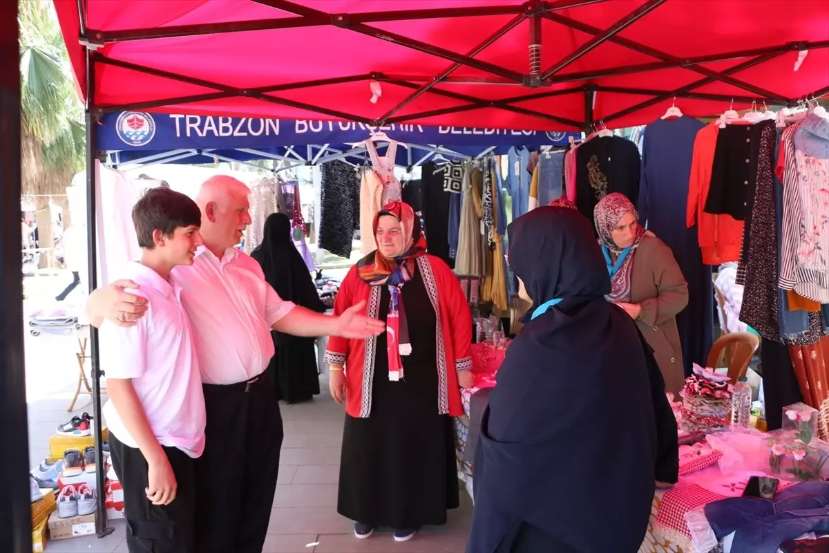 AK Parti Of Kadın Kolları'ndan Gazze'ye Yardım Kermesi