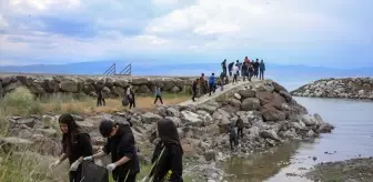 Erciş'te Öğrenciler Van Gölü için Temizlik Etkinliği Düzenledi