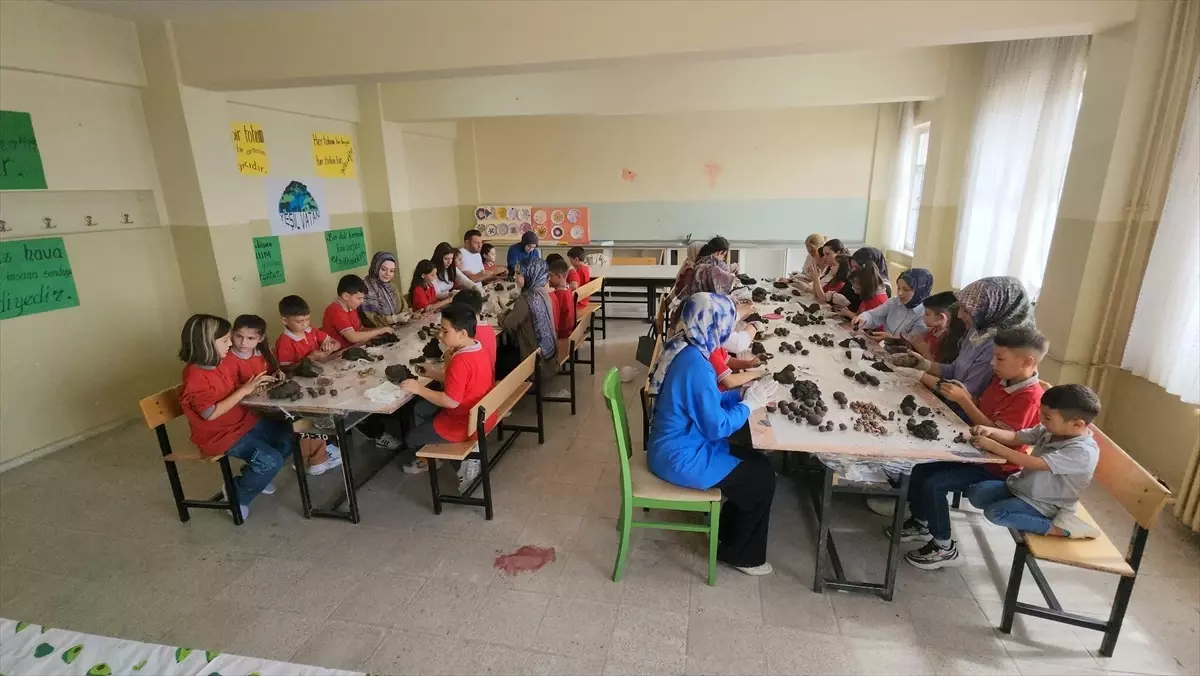 Öğrencilerden Ormana Tohum Desteği