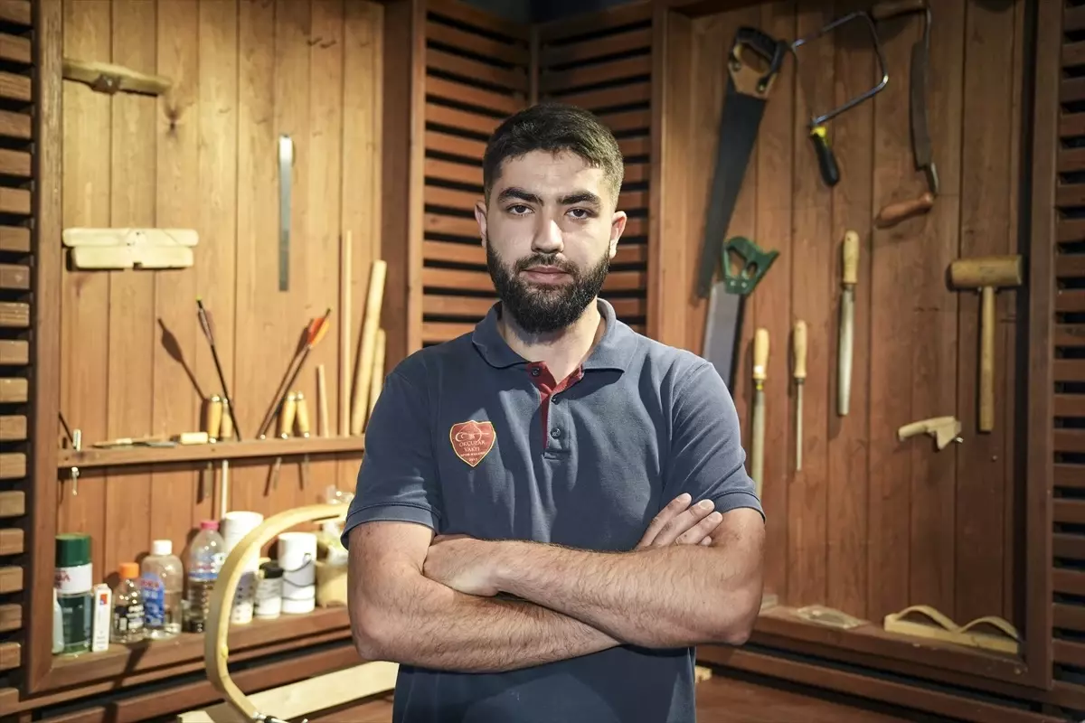 Okçular Vakfında 2 bin yıllık yöntemlerle geleneksel yay üretildi