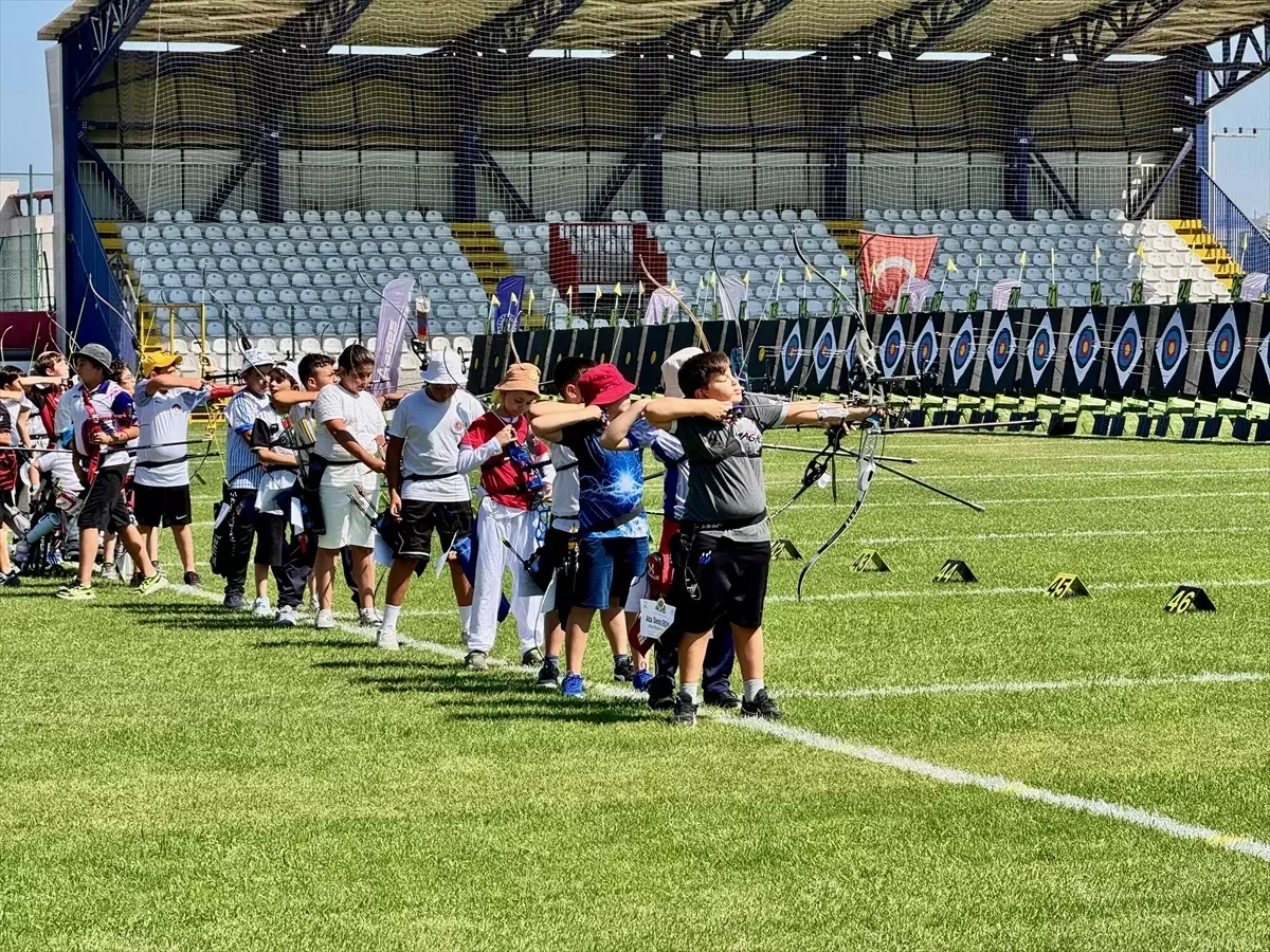 Düzce'de Okçuluk U13 Türkiye Şampiyonası ve U15 Zafer Kupası Başladı