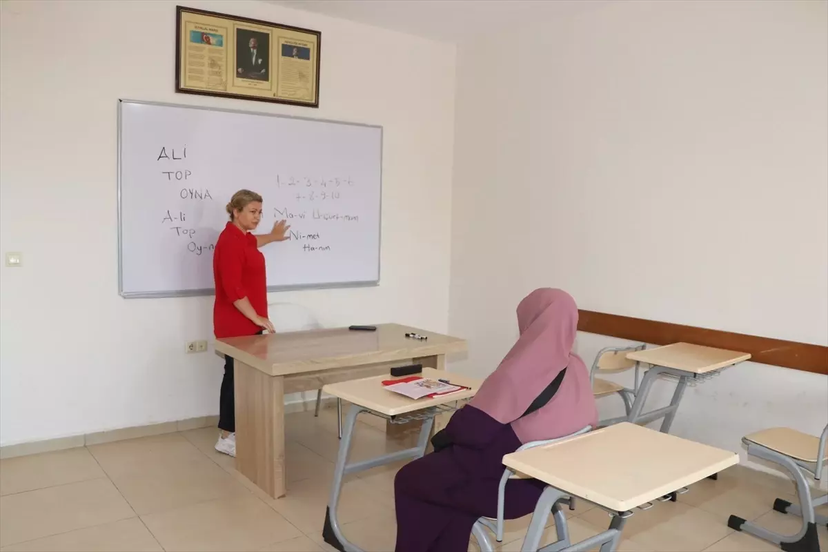 70 Yaşında Okuma Yazma Öğrenen Nimet Sezer'in Hikayesi