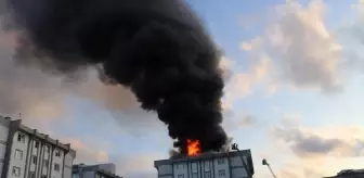 Ünye'de 8 Katlı Binanın Çatısında Yangın