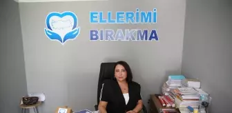 Yeni Mahalle Muhtarı Öğrencilere Kırtasiye Yardımı Yapıyor
