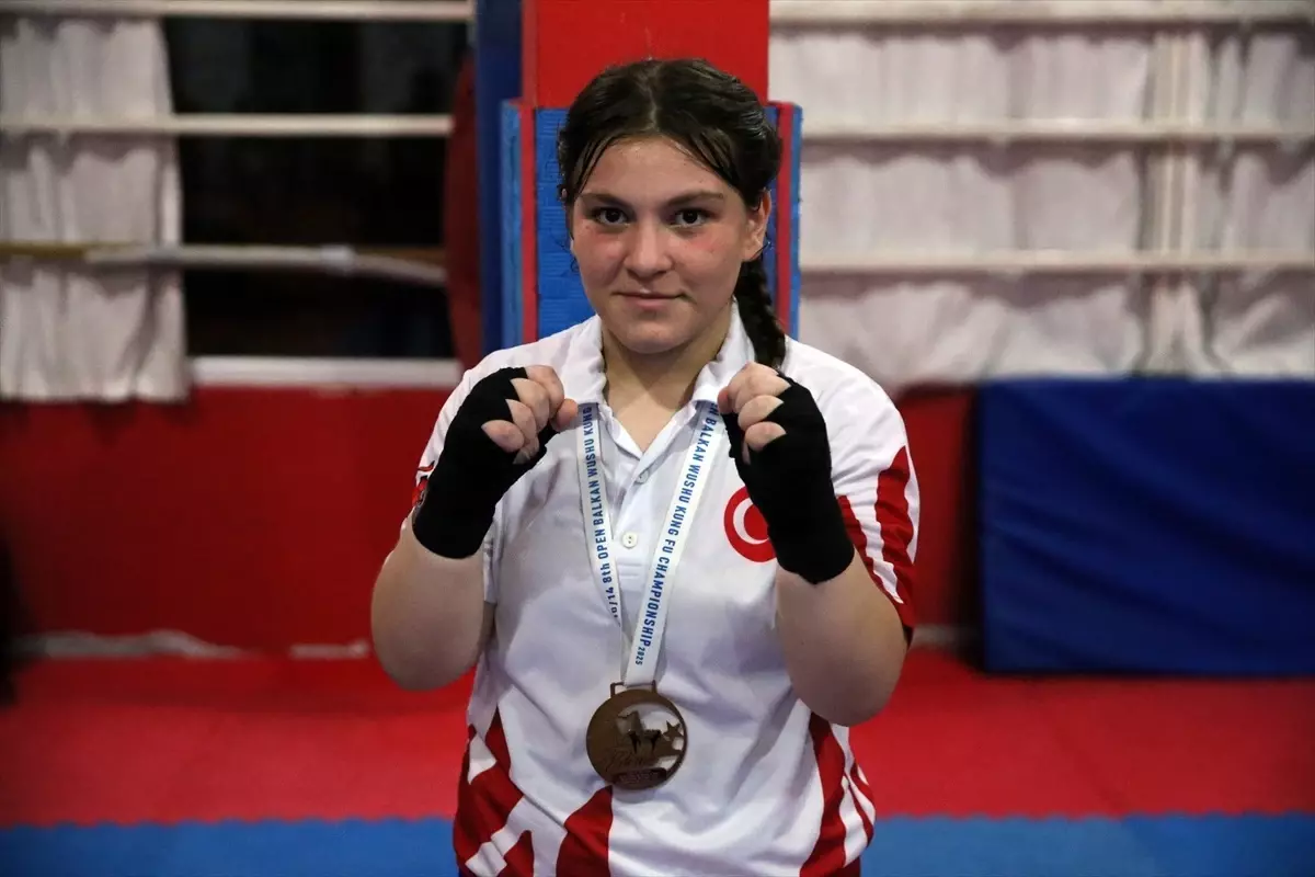 Edirne'deki Wushu Şampiyonası'nda Altın Madalya Kazanan Genç Sporcunun Hedefi Milli Takım