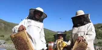 Ağrılı Arıcıdan Atık Malzemelerle Yapılan Elektrikli Araçlarla Arıcılık