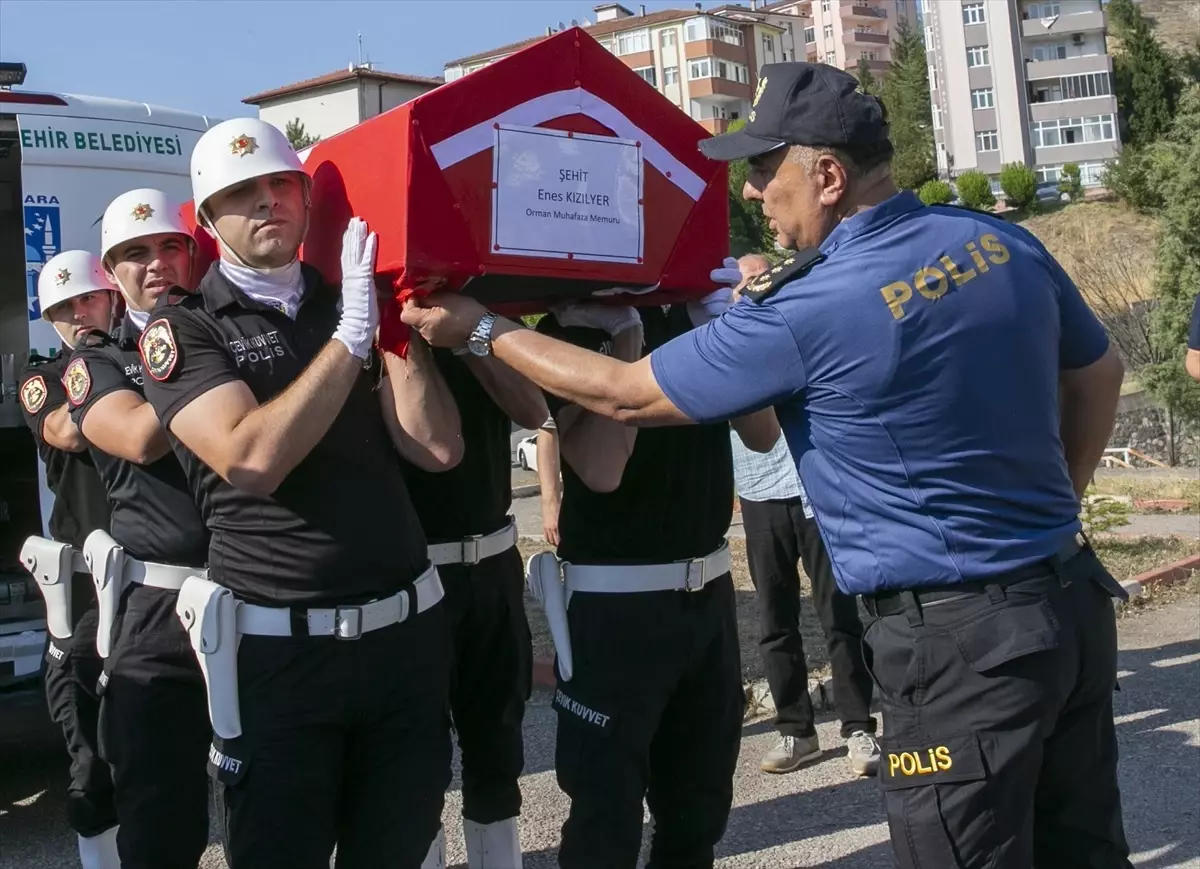 Orman yangını şehitlerinden Enes Kızılyer, Karabük'te son yolculuğuna uğurlandı
