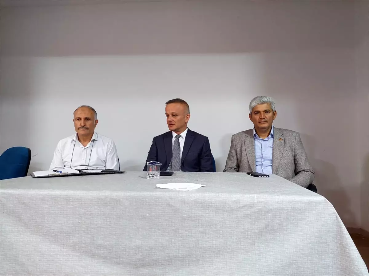 Muhtarlar Toplantısı: Su Tasarrufu ve Yangın Önlemleri