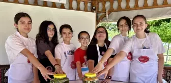 Kırşehir'de Ortaokul Öğrencileri Turşu Yapmayı Öğreniyor
