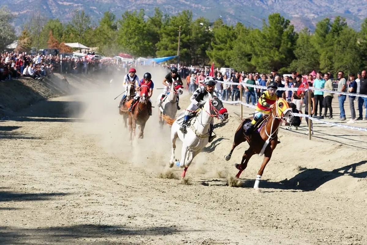 Osmancık'ta Rahvan At Yarışları Coşkuyla Gerçekleşti