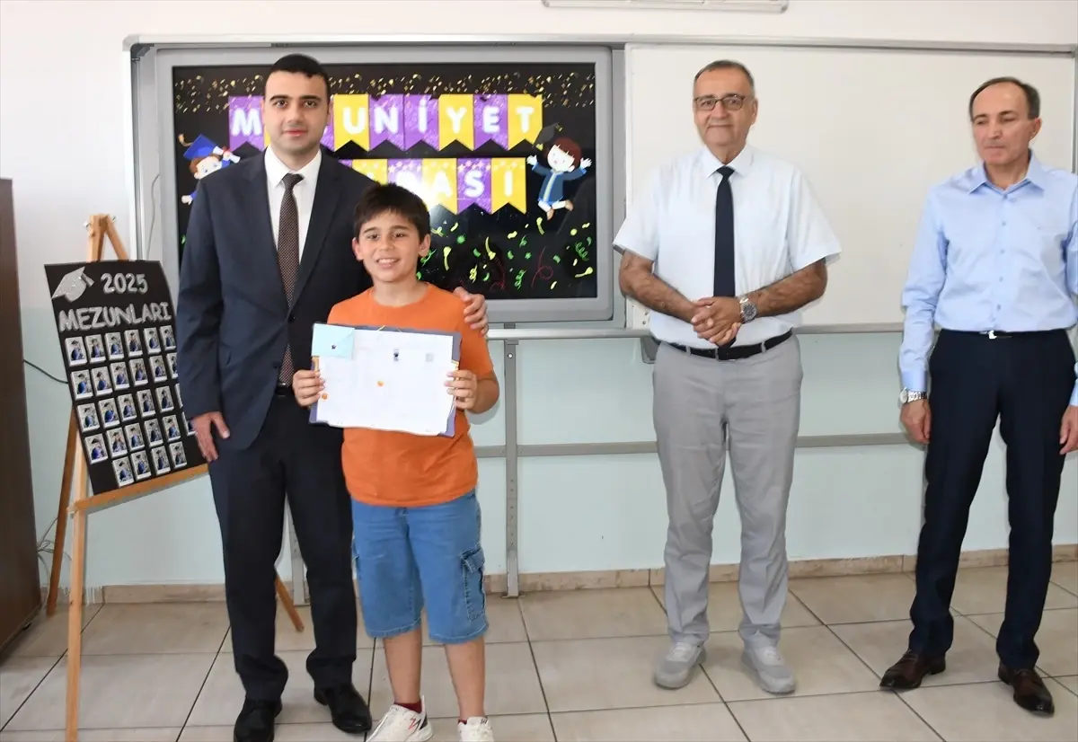 Osmaneli'de Öğrenciler Karnelerini Aldı