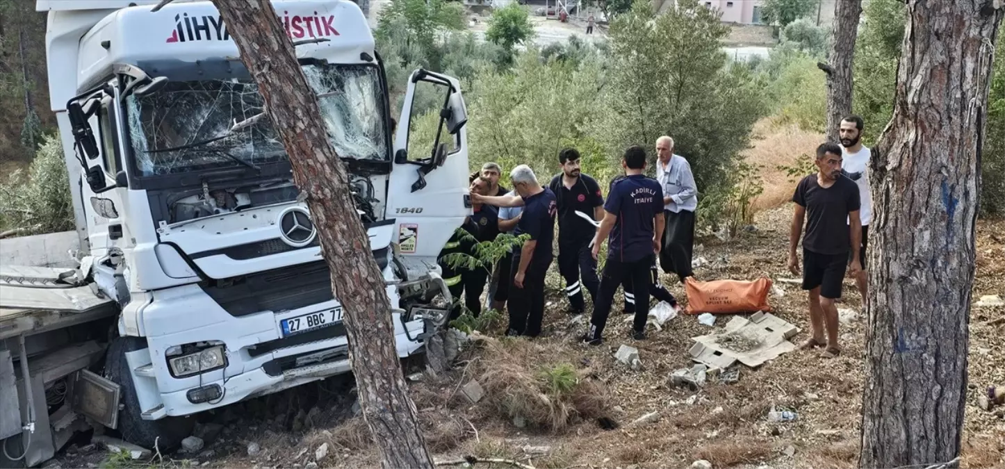 Osmaniye'de Tır Kazası: Sürücü Yaralandı