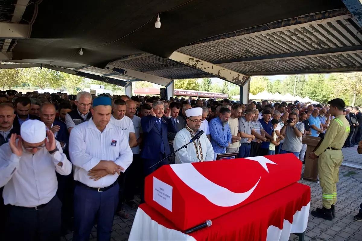 Osmaniye'de arazözün devrilmesi sonucu şehit olan orman işçisinin cenazesi defnedildi