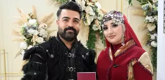 Osmaniye'de Genç Çift Geleneksel Kıyafetlerle Evlendi