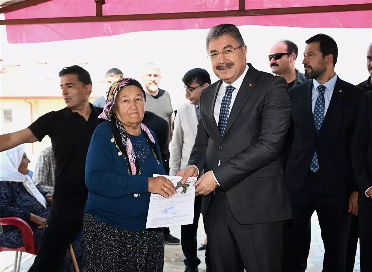 Osmaniye'de Depremzedelere 15 Köy Evi Teslim Edildi