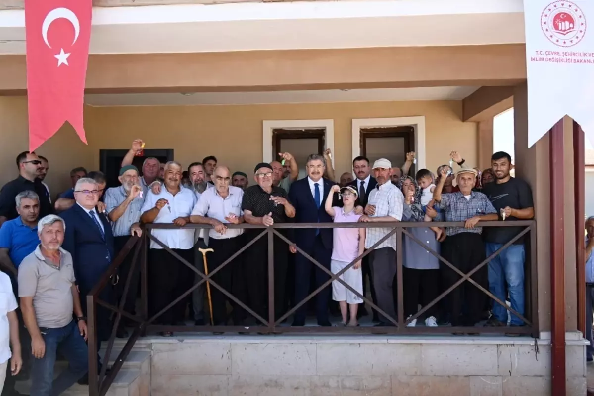 Düziçi'nde Depremzedelere 32 Yeni Köy Evi Teslim Edildi