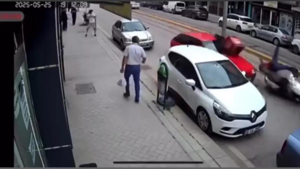 Eskişehir'de Motosiklet Kazası: Kurye Yaralandı, Sürücü Kaçtı