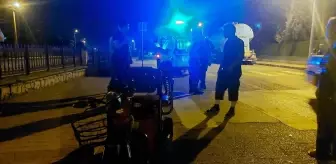 Akyazı'da Elektrikli Bisiklet ile Otomobil Çarpıştı: Anne ve Kızı Yaralandı