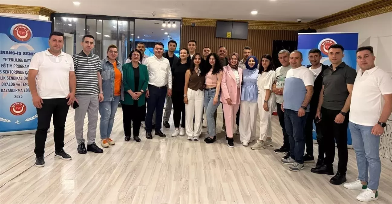 Kars'ta Banka Personeline Sendikal Eğitim Verildi