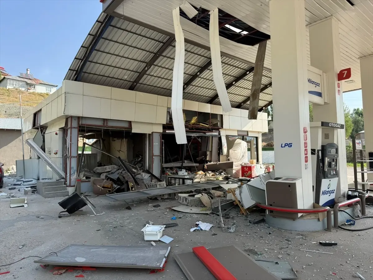 Van'da Akaryakıt İstasyonunda Patlama: Bir İşçi Ağır Yaralandı