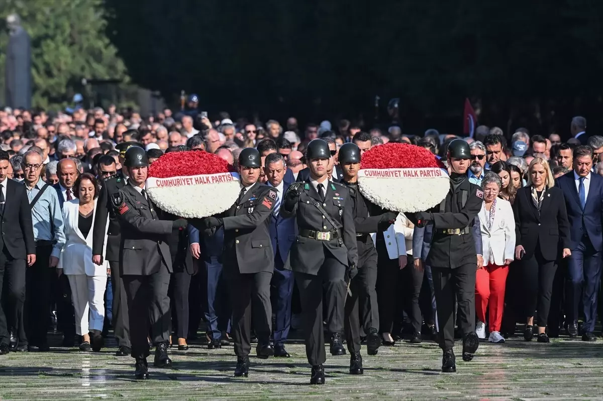 CHP'nin 102. Yılı Anıtkabir'de Kutlandı