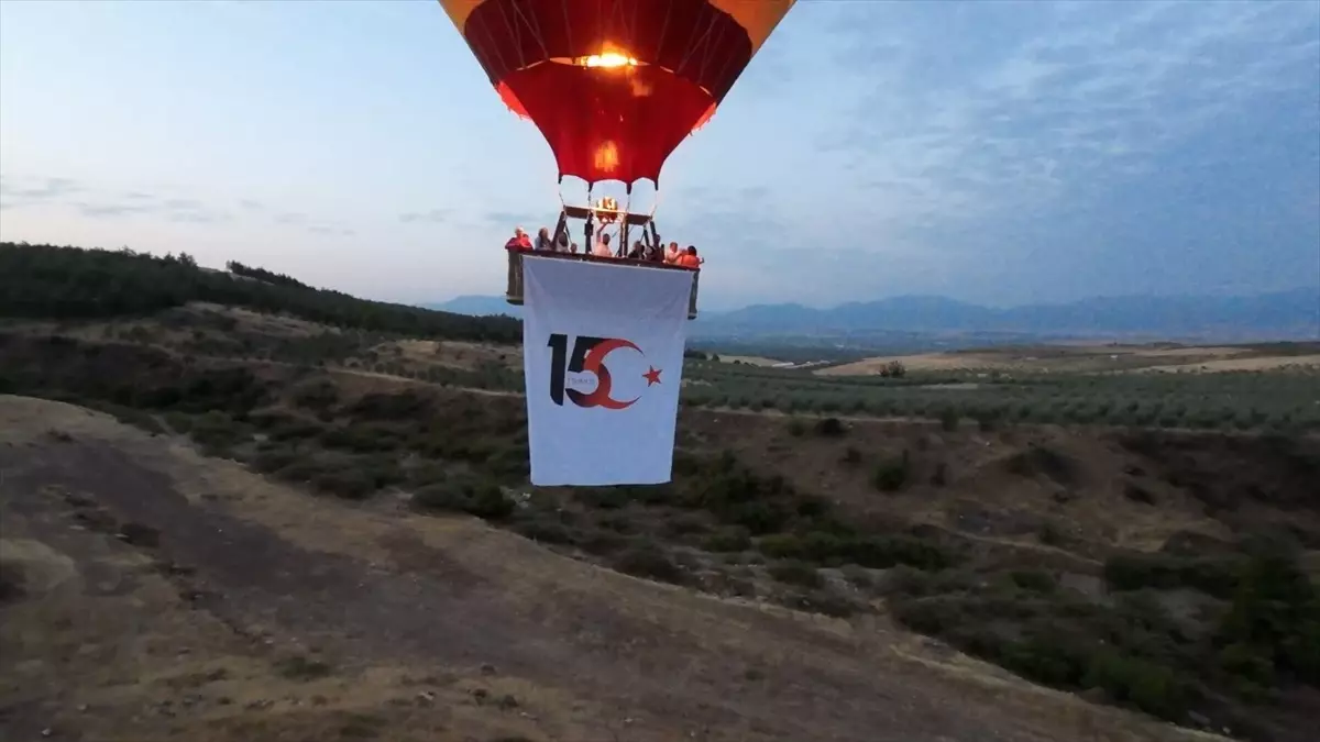 Pamukkale'de 15 Temmuz İçin Sıcak Hava Balonlarıyla Anma Etkinliği