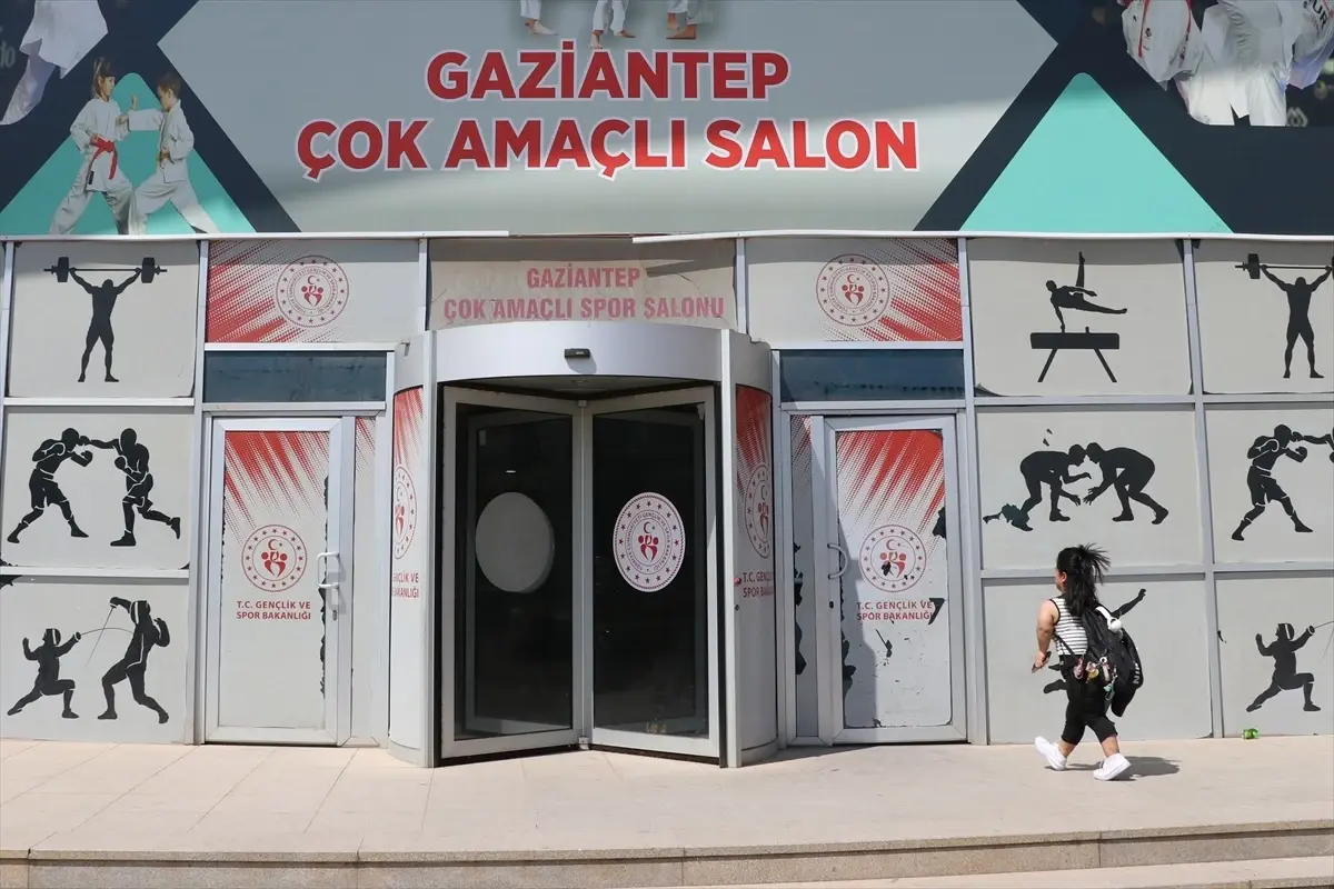 Paralimpik sporcu yüzmedeki başarısını halterde de sürdürmek istiyor