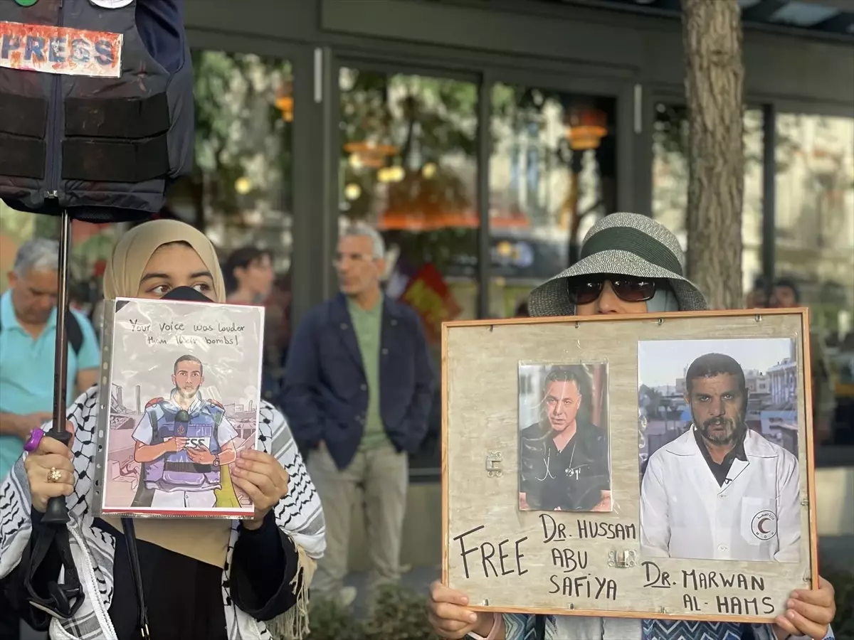 Paris'te Binlerce Kişi Gazze İçin Gösteri Düzenledi