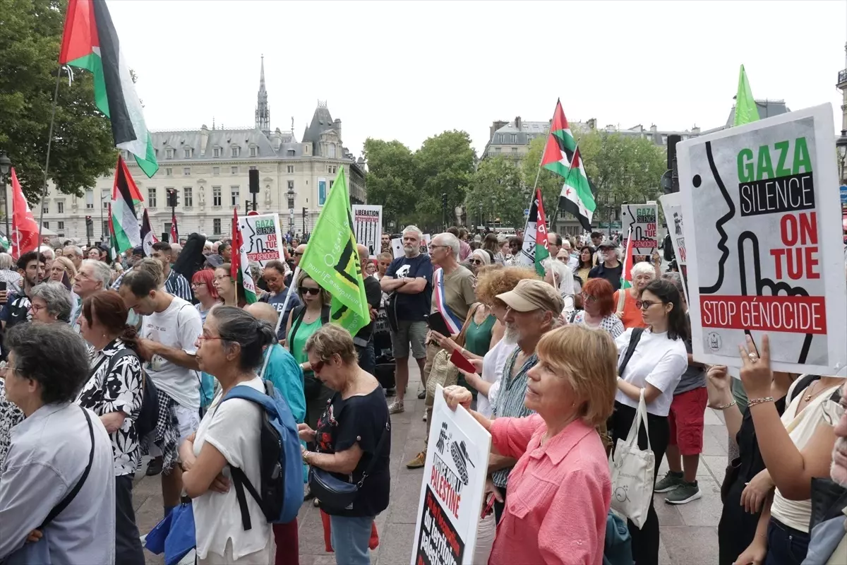 Paris'te Gazze İçin Destek Mitingi Düzenlendi