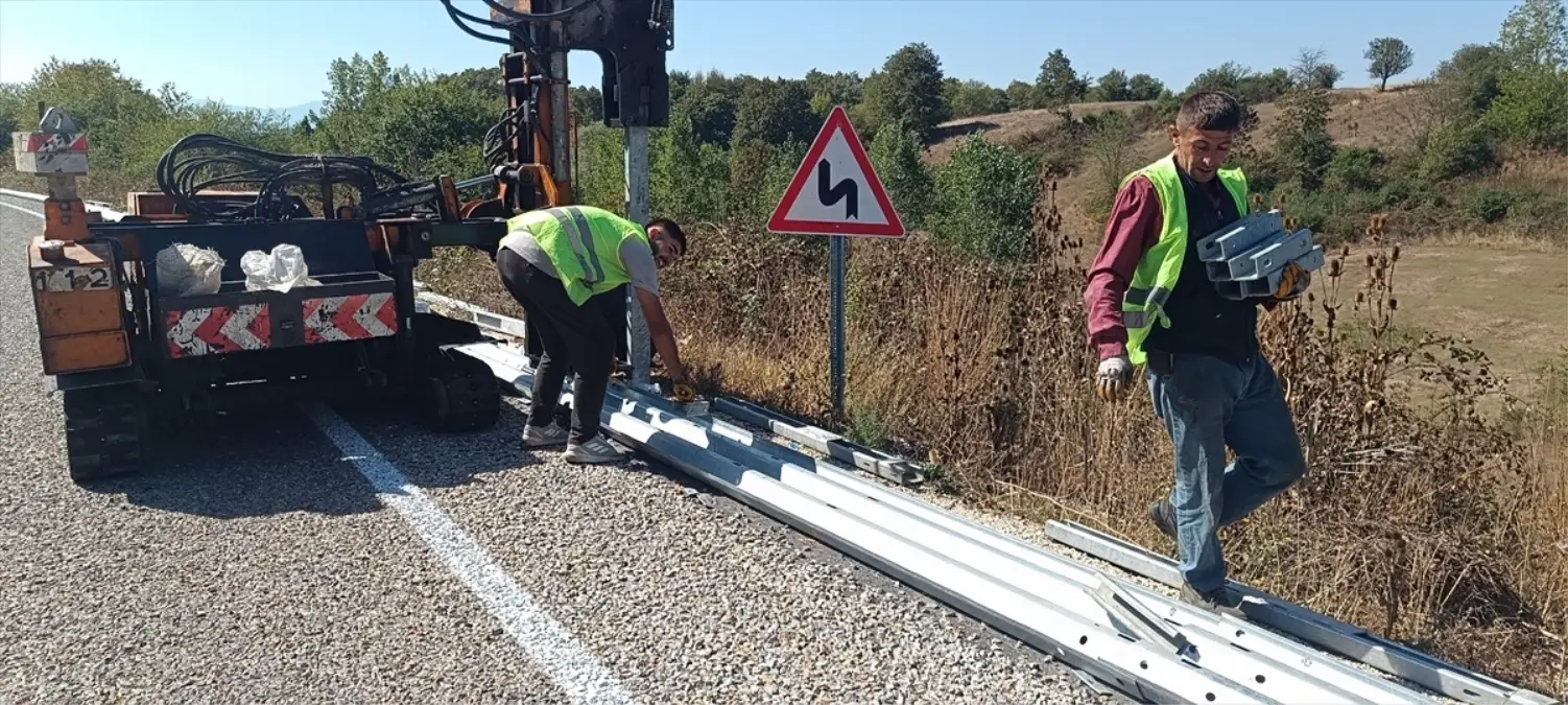 Bilecik'te Uçurum Kenarına Güvenlik Bariyeri Yapıldı