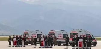 Pençe-Kilit Harekatı bölgesinde şehit olan askerler için Hakkari'de tören düzenlendi