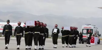 Pençe-Kilit Harekatı bölgesinde şehit olan 6 asker için Hakkari'de tören düzenlendi