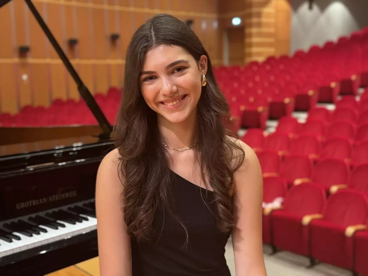 Piyanist İlyun Bürkev Türkiye Gençlik Filarmoni Orkestrası'yla Avrupa turnesinde