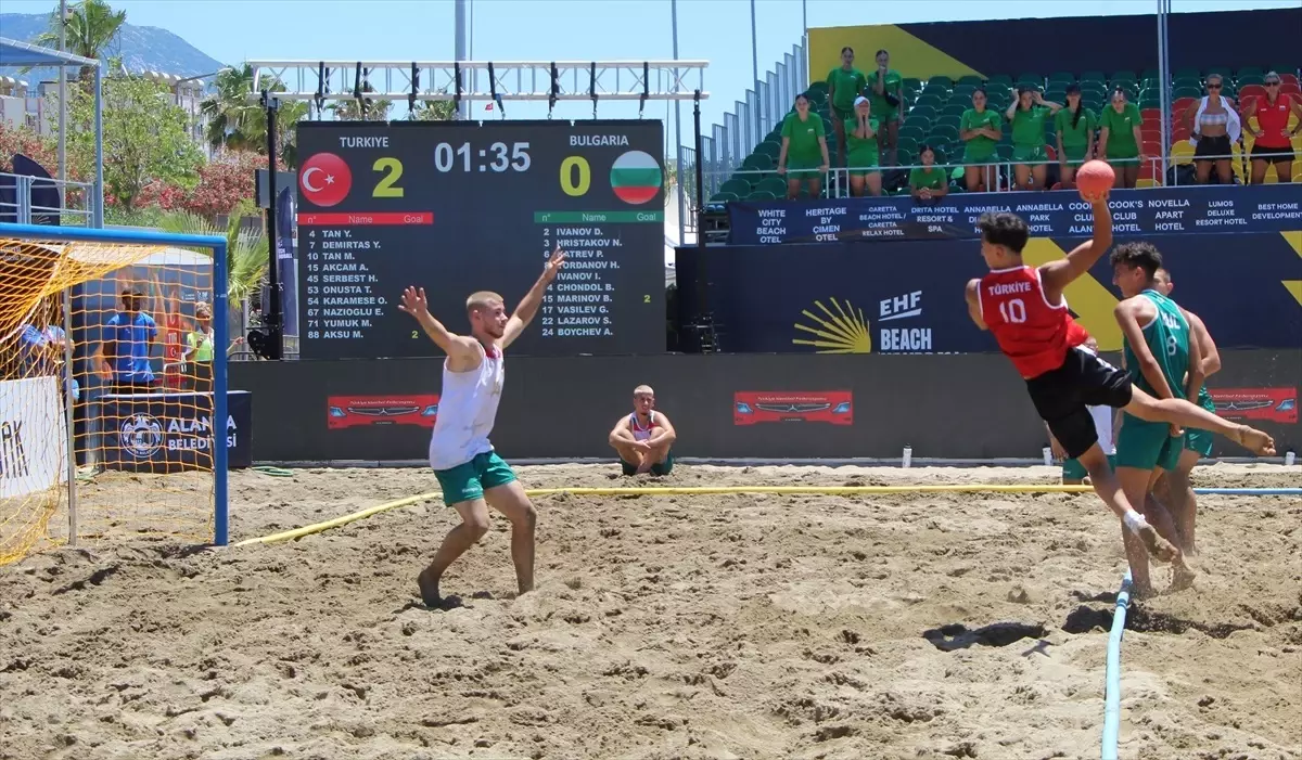 17 Yaş Altı EHF Avrupa Plaj Hentbol Şampiyonası Alanya'da Devam Ediyor