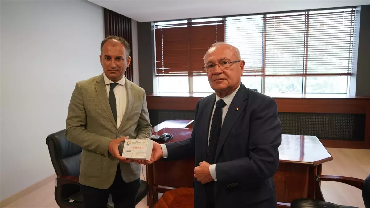 Polatlı Ticaret Borsası'ndan 200 Öğrenciye Kırtasiye Yardımı